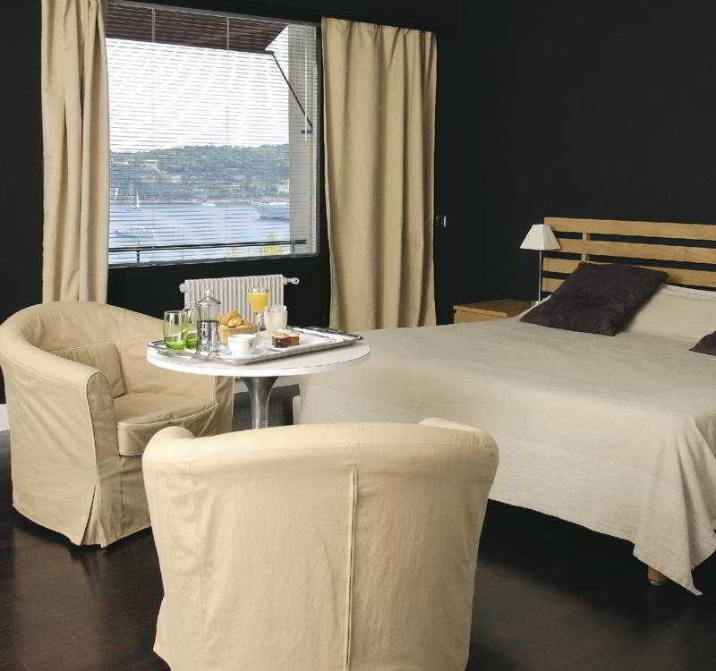 Hotel Le Versailles Вильфранш-сюр-Мер Экстерьер фото